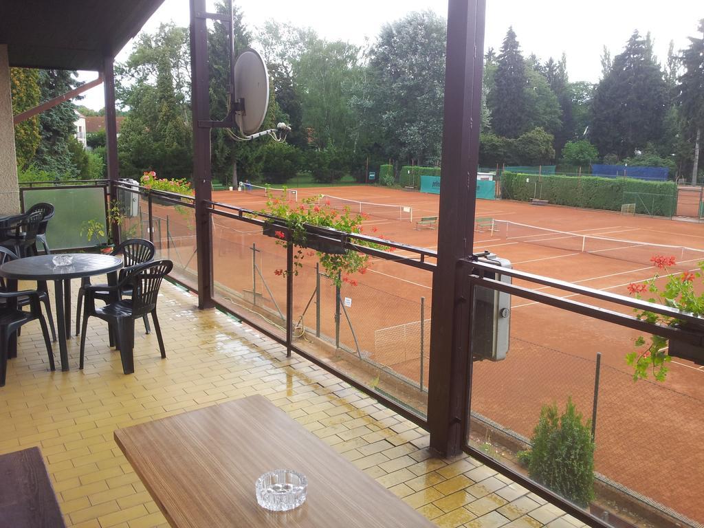 Penzion Tenis Poděbrady Εξωτερικό φωτογραφία