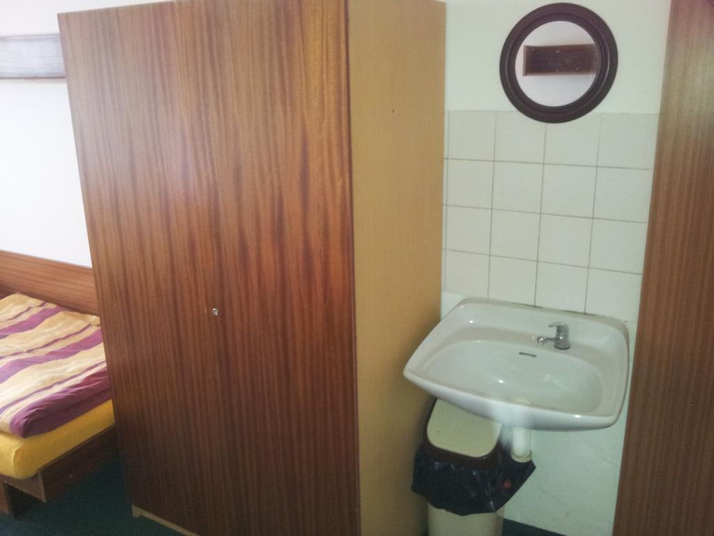 Penzion Tenis Poděbrady Δωμάτιο φωτογραφία