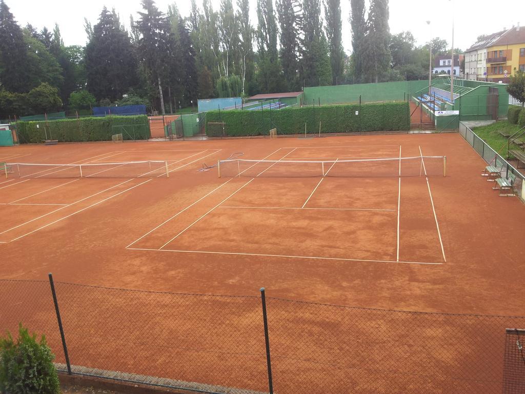 Penzion Tenis Poděbrady Εξωτερικό φωτογραφία