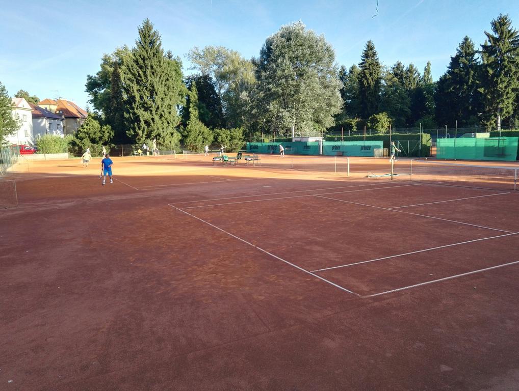 Penzion Tenis Poděbrady Εξωτερικό φωτογραφία