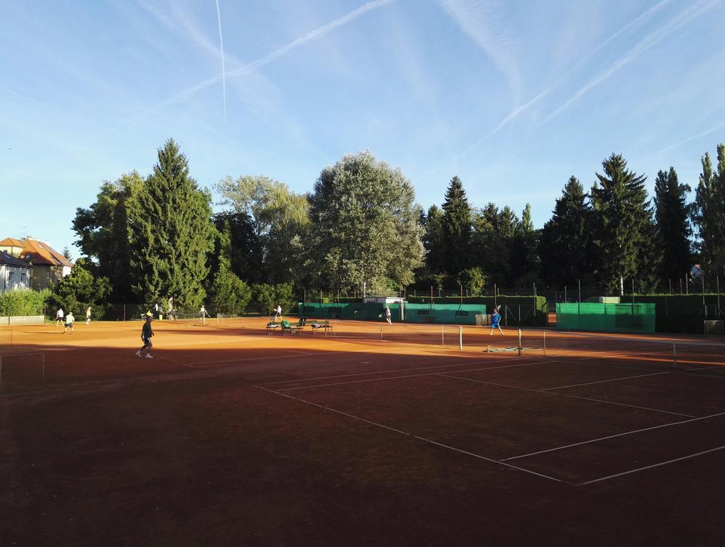 Penzion Tenis Poděbrady Εξωτερικό φωτογραφία