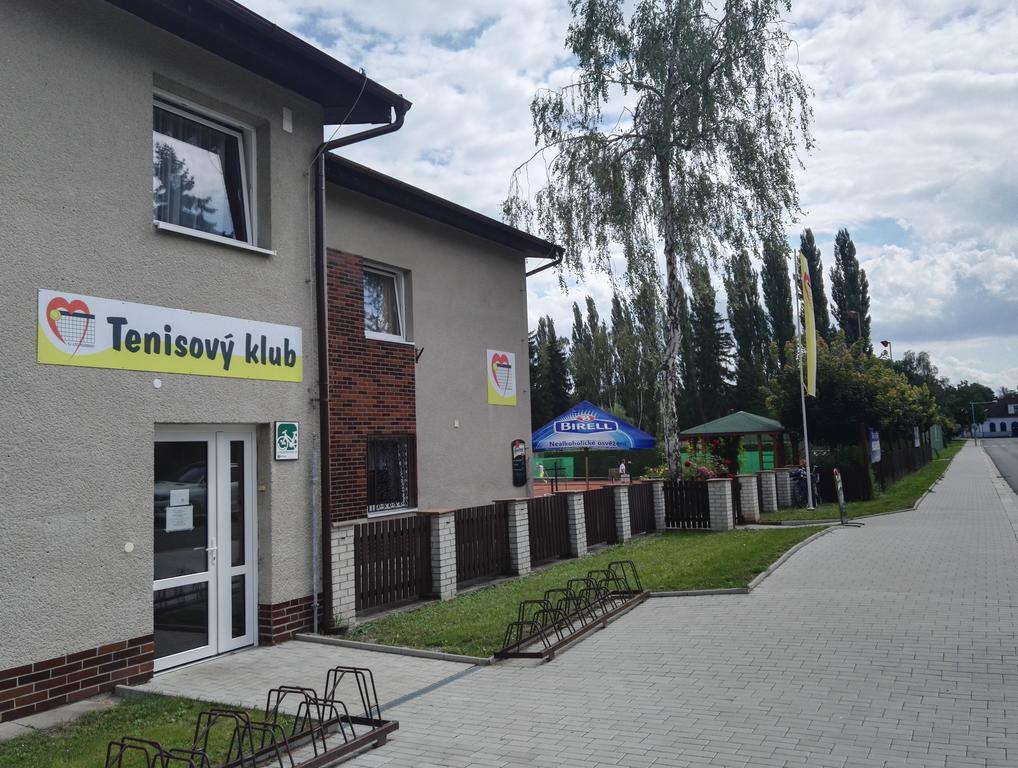 Penzion Tenis Poděbrady Εξωτερικό φωτογραφία